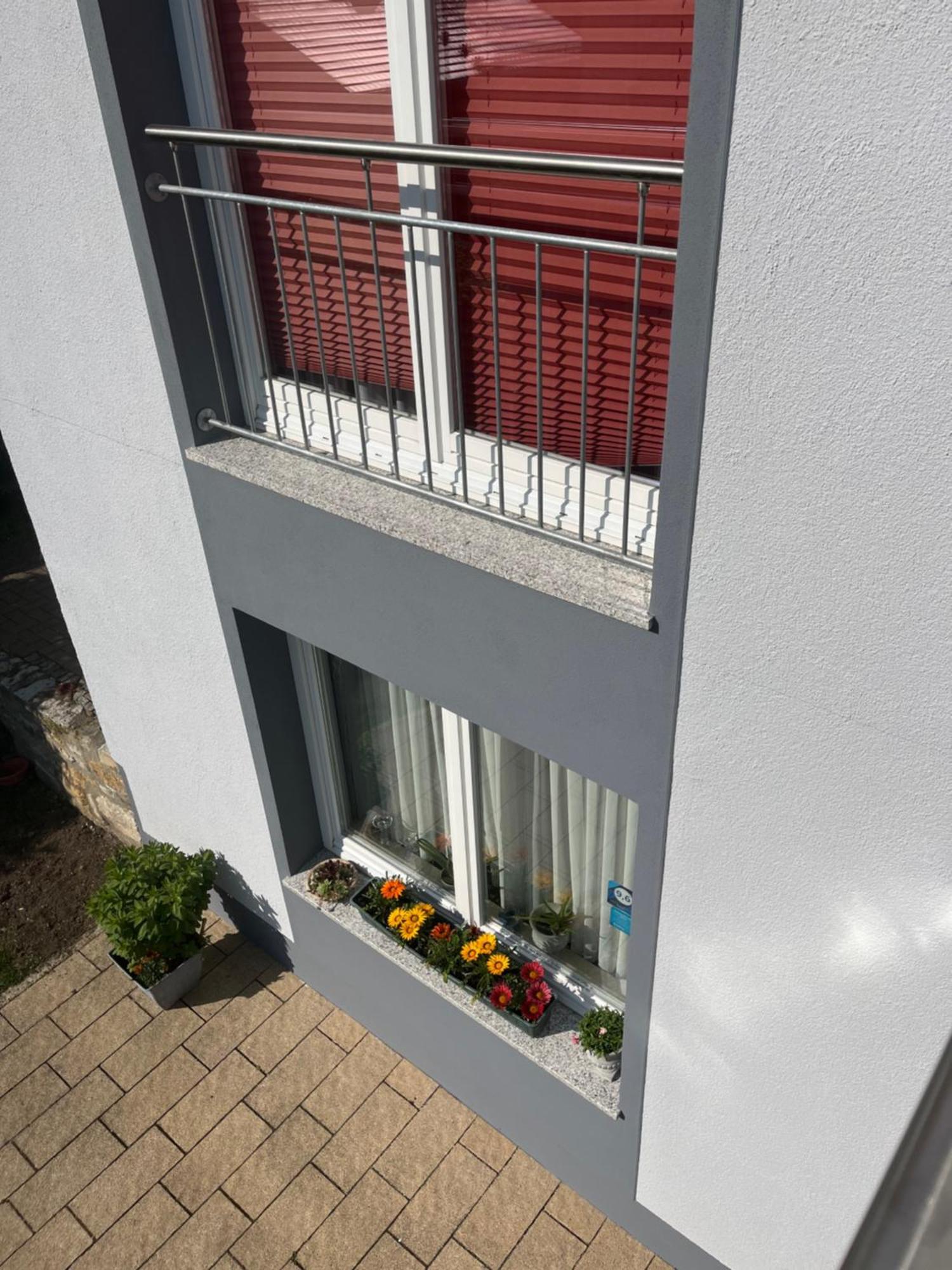 Apartment Vis-a-vis *